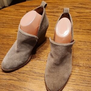 Jeffrey Campbell Rosalee Cut out Sides Ankle Suede Heel Booties Size 9.5